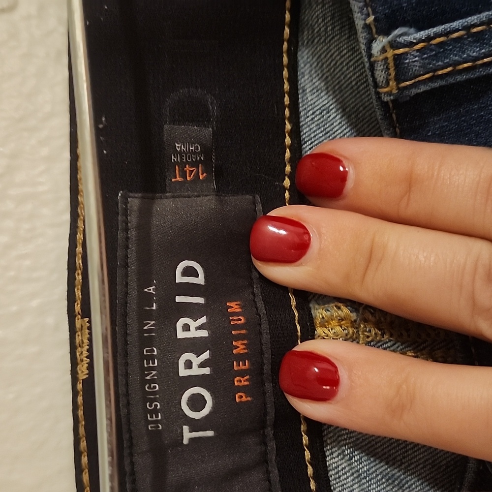 💫Torrid Bombshell Skinny Jeans - Picture 3 of 5